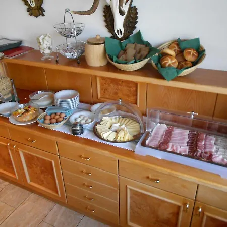 Landgasthof Hasbauer Bed & Breakfast 3*
